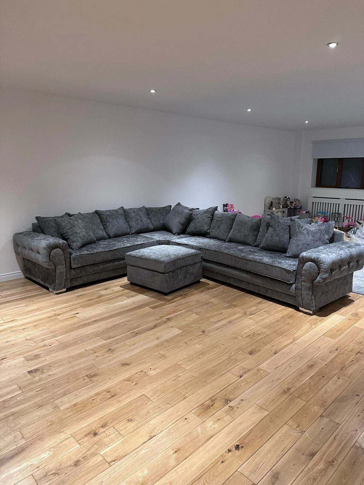 Verona 2C3 Grey Corner Sofa - Front View, Luxury Verona Corner Sofa Grey Fabric Detail, Verona Grey L-Shape Sofa in Modern Living Room